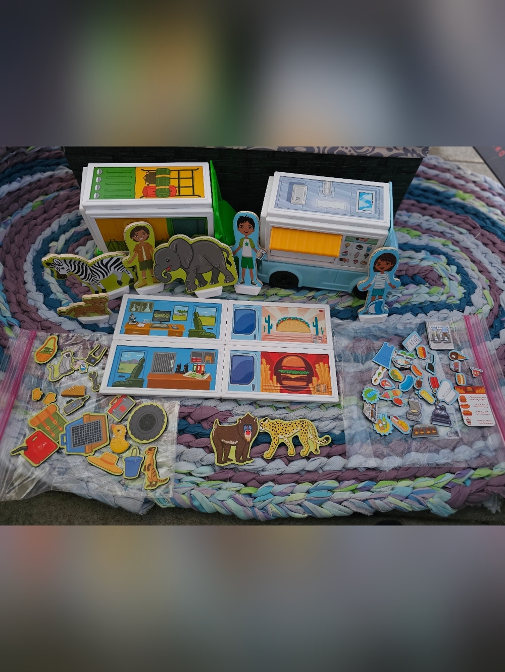 Melissa & Doug Wooden Magnetic Play Set - Blue and Green Trucks